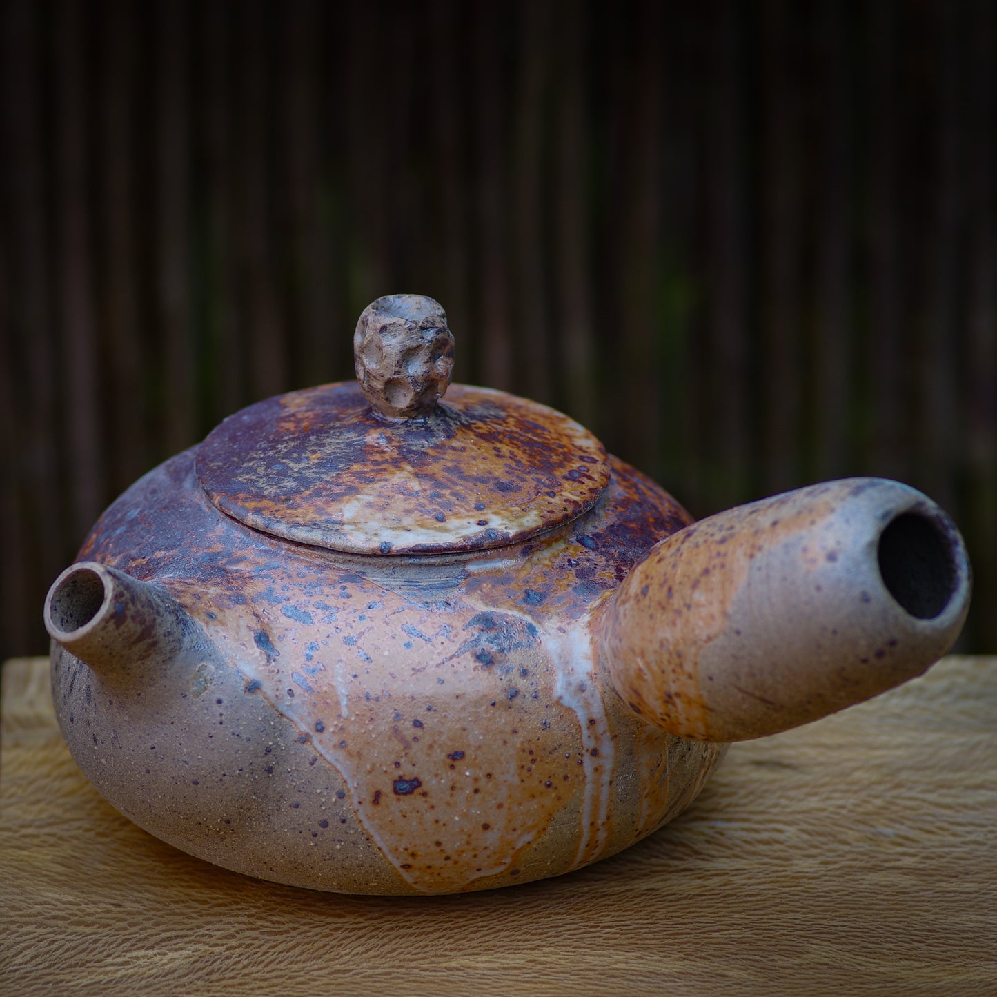 Medium sidehandle teapot