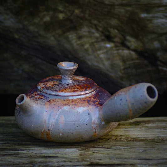 Medium sidehandle teapot