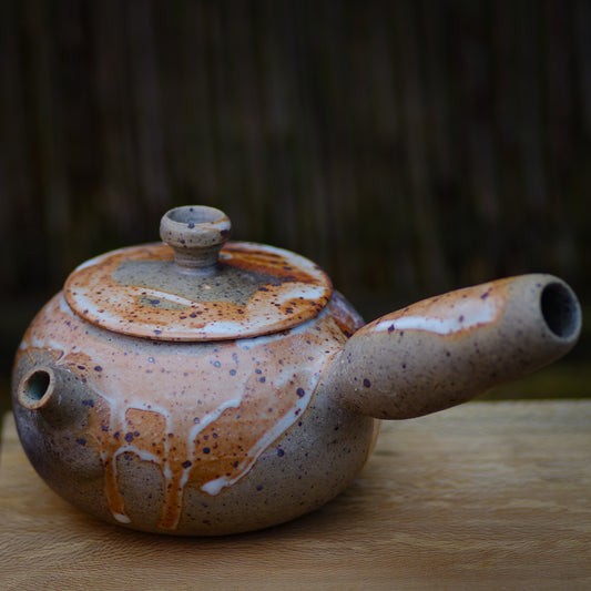 Medium sidehandle teapot