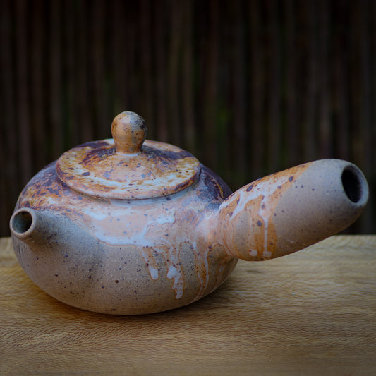 Medium sidehandle teapot